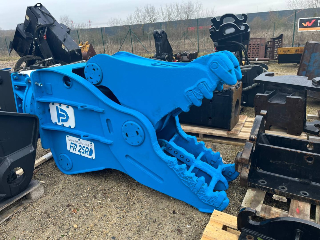 TREVI FR25RD/TREVIBENNE/BROYEUR/ CRUSHER - Гидроножницы для Строительной техники: фото 1 TREVI FR25RD/TREVIBENNE/BROYEUR/ CRUSHER - Гидроножницы для Строительной техники: фото 1
