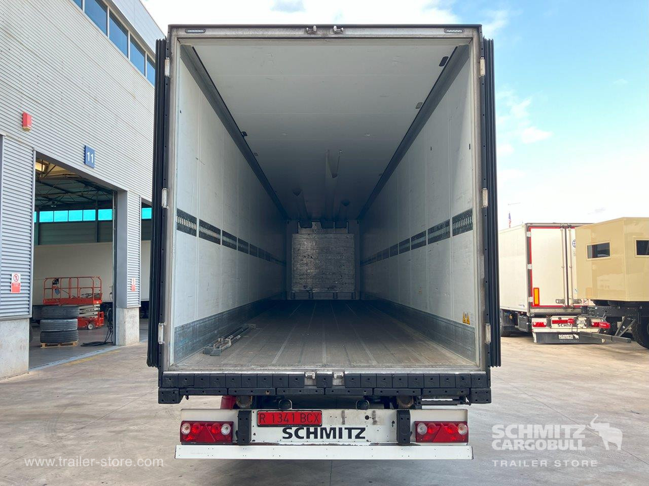 SCHMITZ Semiremolque Frigo Standard - Изотермический полуприцеп: фото 2 SCHMITZ Semiremolque Frigo Standard - Изотермический полуприцеп: фото 2