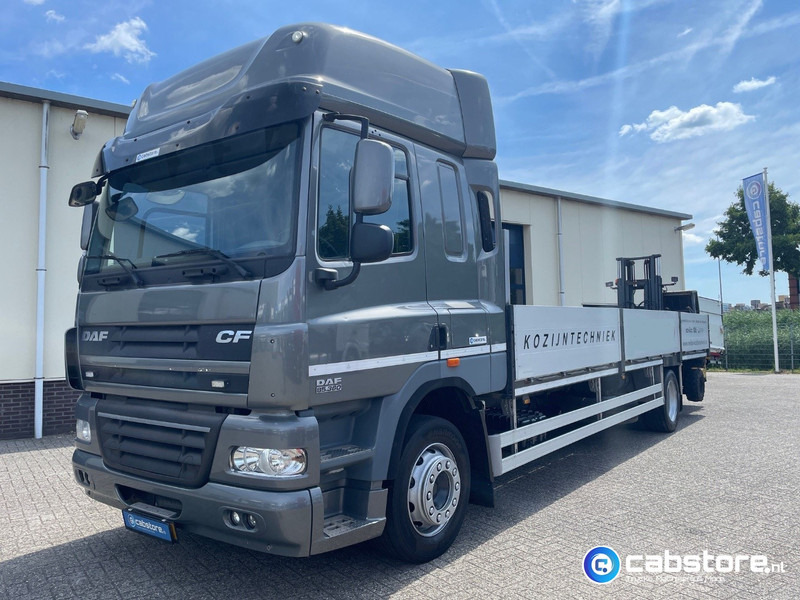 DAF CF 85 .360 4x2 Euro 5 - Open laadbak - Bouwjaar 2012 - Kooi-aap meeneemheftruck - Грузовик бортовой/ Платформа: фото 1 DAF CF 85 .360 4x2 Euro 5 - Open laadbak - Bouwjaar 2012 - Kooi-aap meeneemheftruck - Грузовик бортовой/ Платформа: фото 1