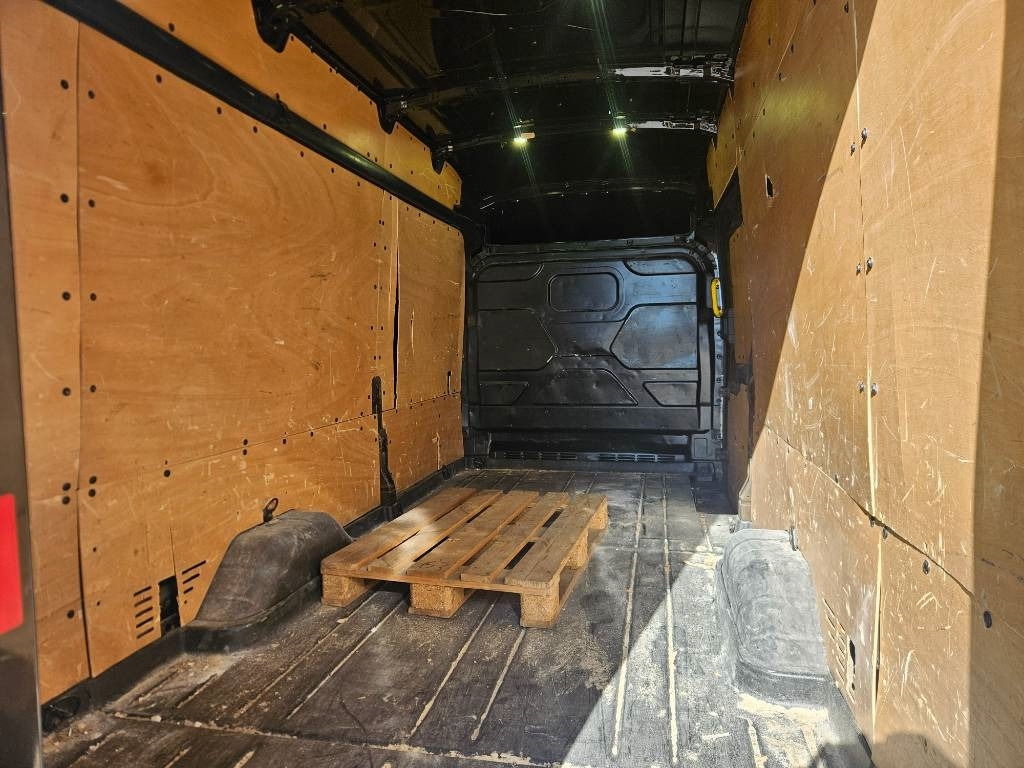 Цельнометаллический фургон Ford Transit: фото 6 Цельнометаллический фургон Ford Transit: фото 6