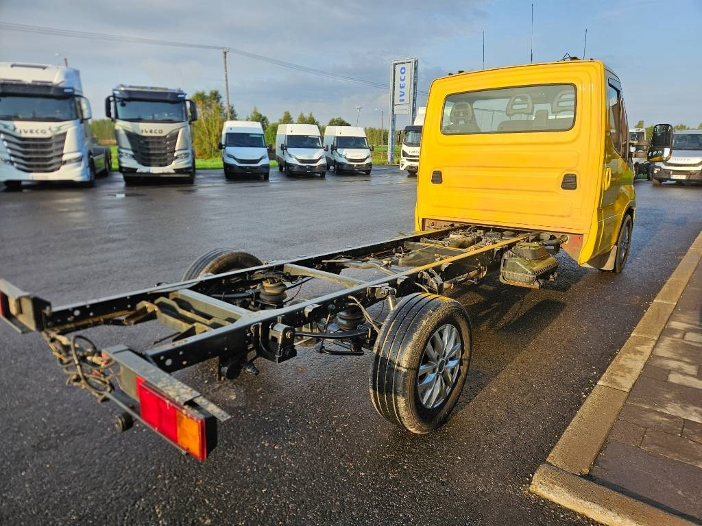 Iveco 35S18 - Фургон с закрытым кузовом: фото 3 Iveco 35S18 - Фургон с закрытым кузовом: фото 3