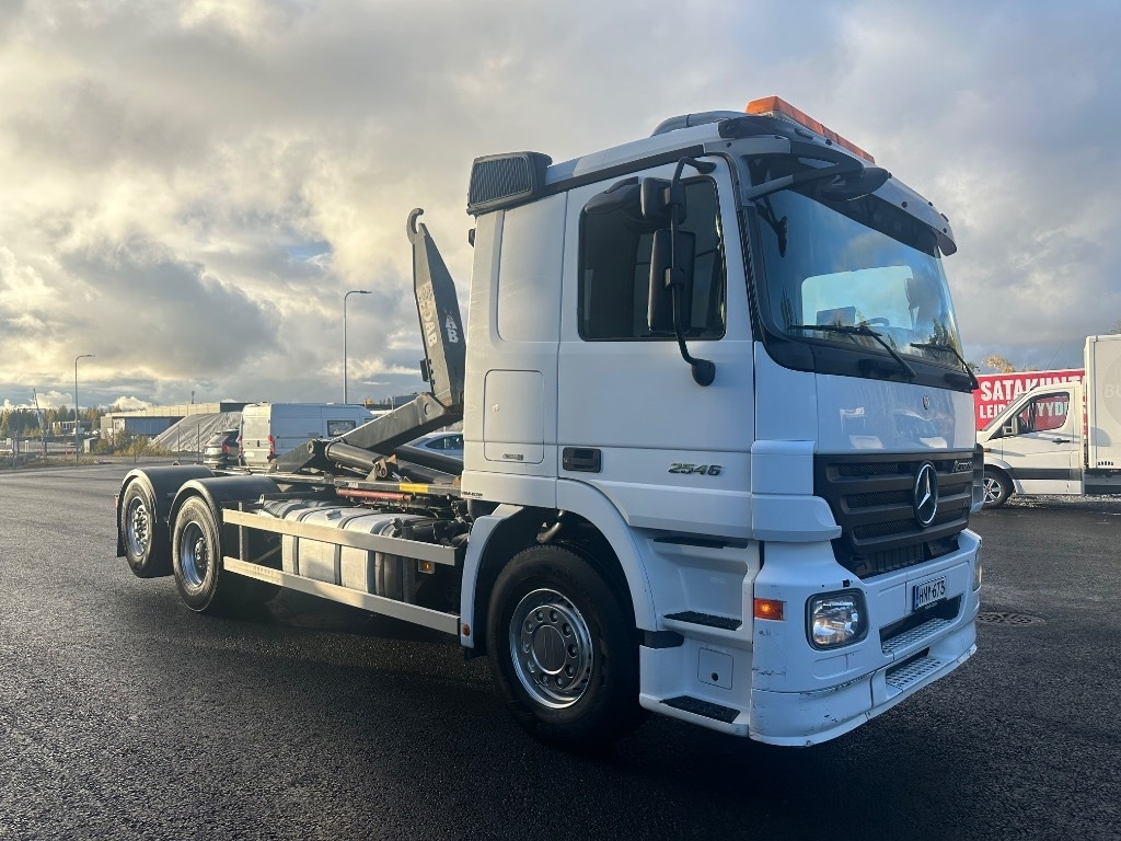 Mercedes-Benz Actros 2545 L 6x2 - Крюковой мультилифт: фото 3 Mercedes-Benz Actros 2545 L 6x2 - Крюковой мультилифт: фото 3