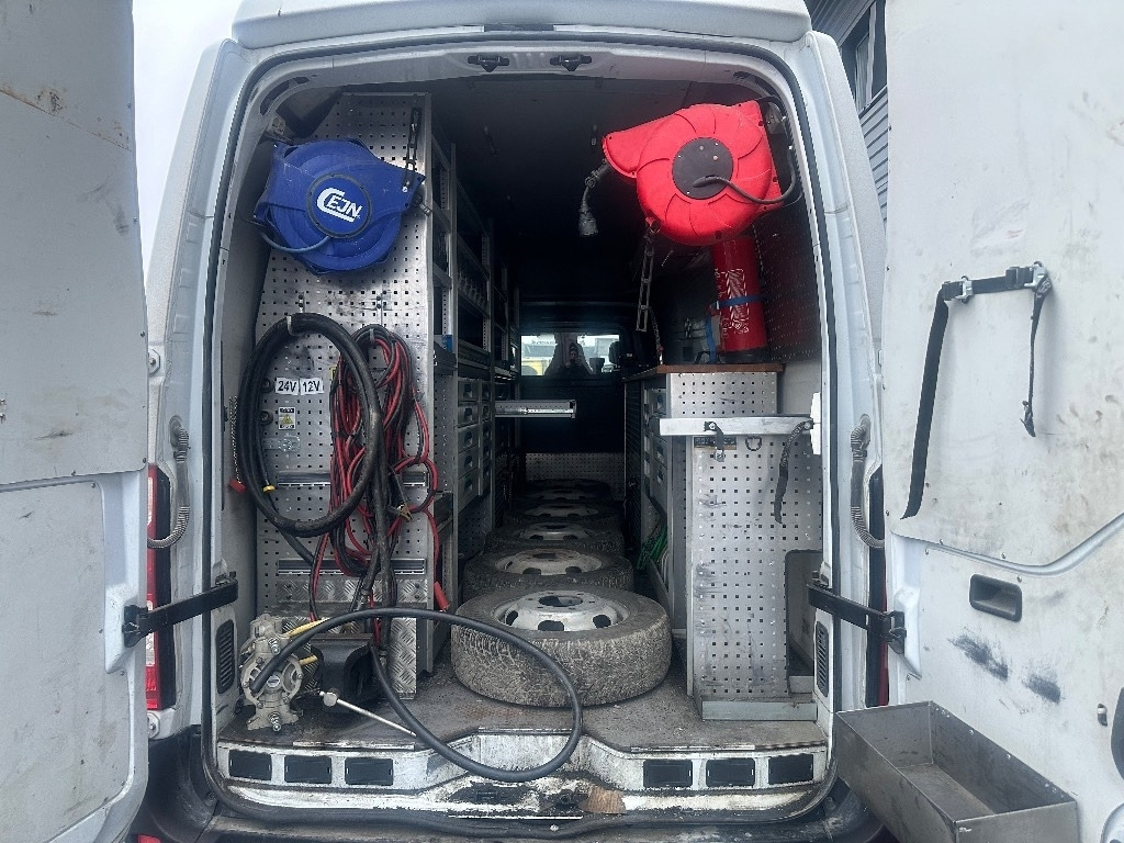 Renault Master huoltoauto varusteineen - Цельнометаллический фургон: фото 2 Renault Master huoltoauto varusteineen - Цельнометаллический фургон: фото 2
