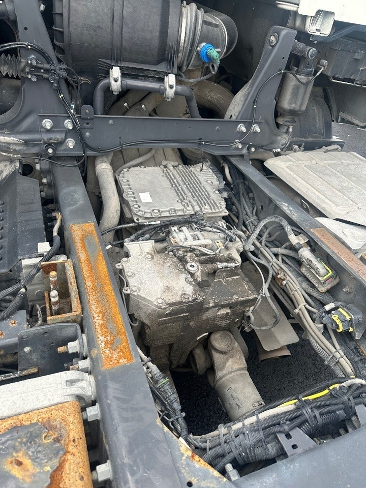 Грузовик-шасси Volvo FH13 540 6x2*4: фото 9