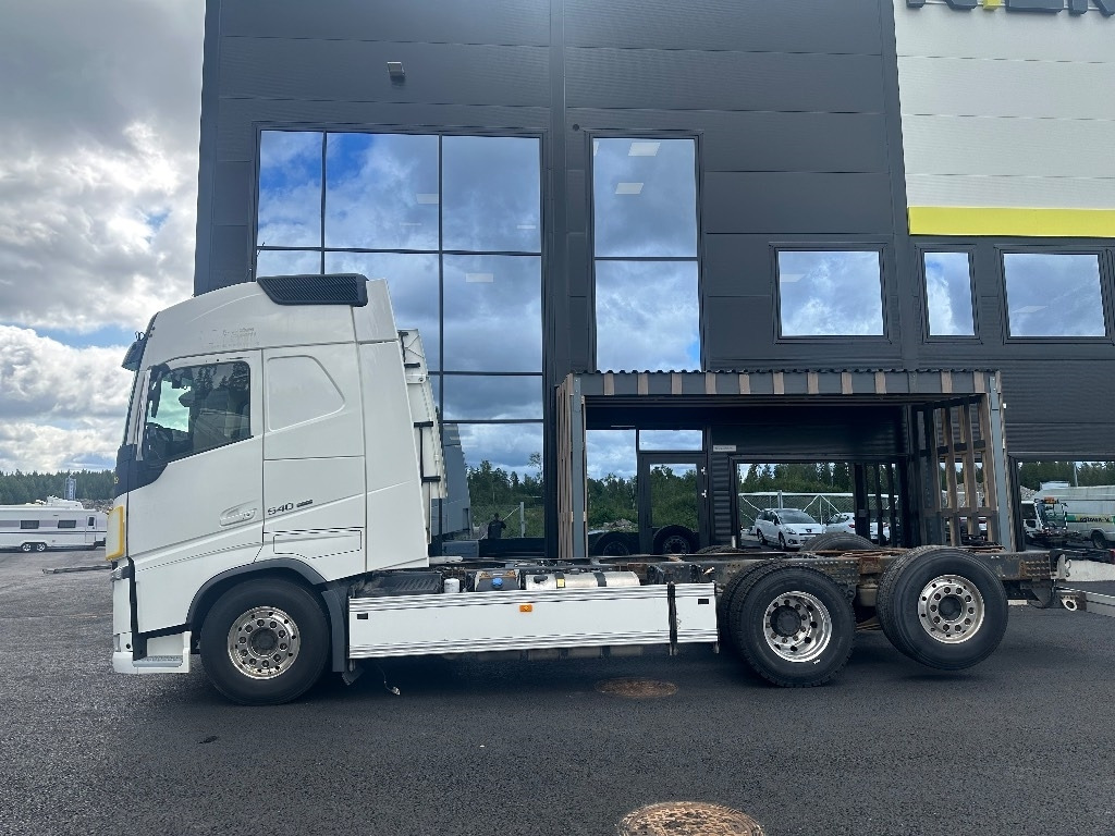 Грузовик-шасси Volvo FH13 540 6x2*4: фото 6