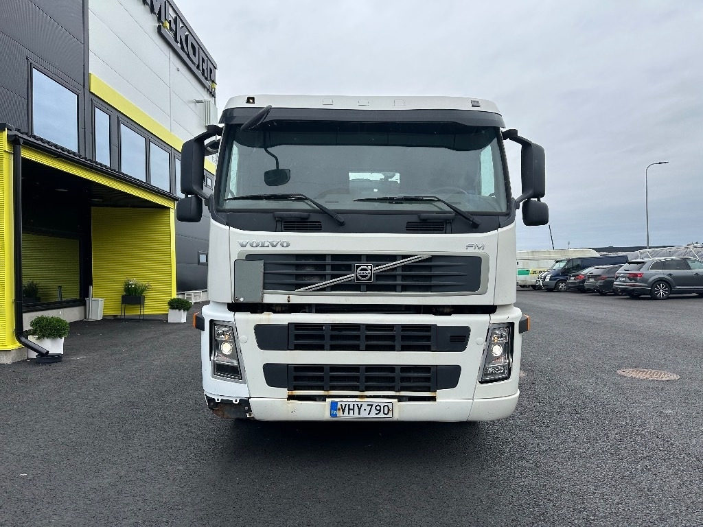 Volvo FM9 4x2 vaijerilaitteilla - Портальный бункеровоз: фото 2 Volvo FM9 4x2 vaijerilaitteilla - Портальный бункеровоз: фото 2