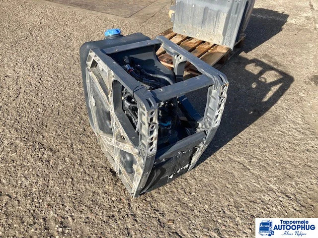 Volvo Adblue tank 21645367 – 23251720 - Бак для AdBlue для Грузовиков: фото 3 Volvo Adblue tank 21645367 – 23251720 - Бак для AdBlue для Грузовиков: фото 3