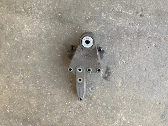 Volvo Front spring anchorage LH – Volvo 21575593 - Подвеска для Грузовиков: фото 1 Volvo Front spring anchorage LH – Volvo 21575593 - Подвеска для Грузовиков: фото 1