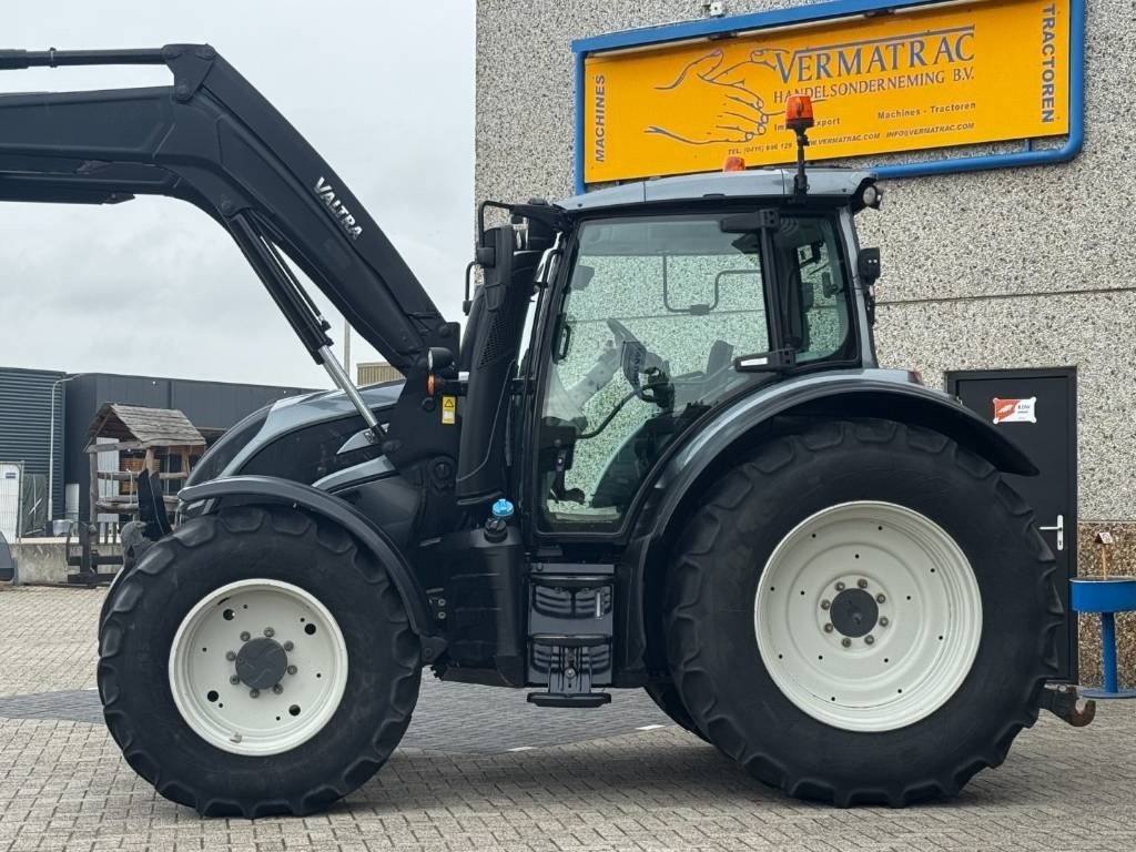 Valtra N174D, Frontlinkage + PTO, Frontloader, 3846 hours  - Трактор: фото 3 Valtra N174D, Frontlinkage + PTO, Frontloader, 3846 hours  - Трактор: фото 3