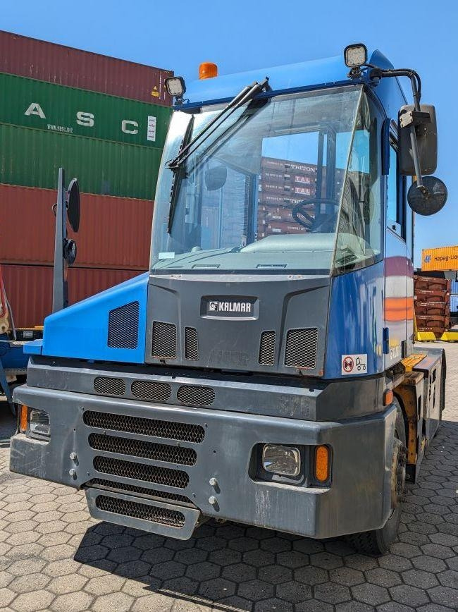 Kalmar T2 - Терминальный тягач: фото 1 Kalmar T2 - Терминальный тягач: фото 1