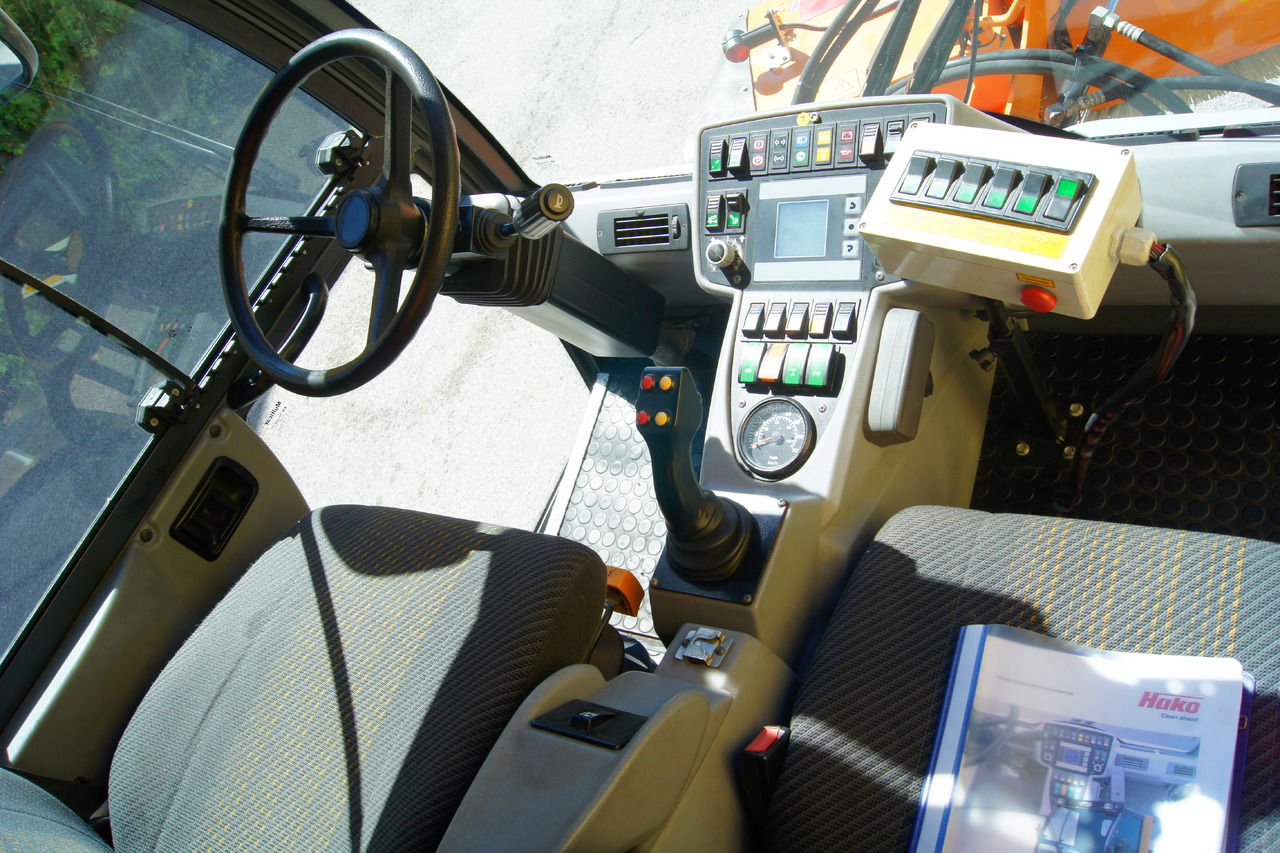 Подметально-уборочная машина MULTICAR TREMO X56 Carrier CS/4x4/Euro 5/Besen/Wasserfass: фото 10