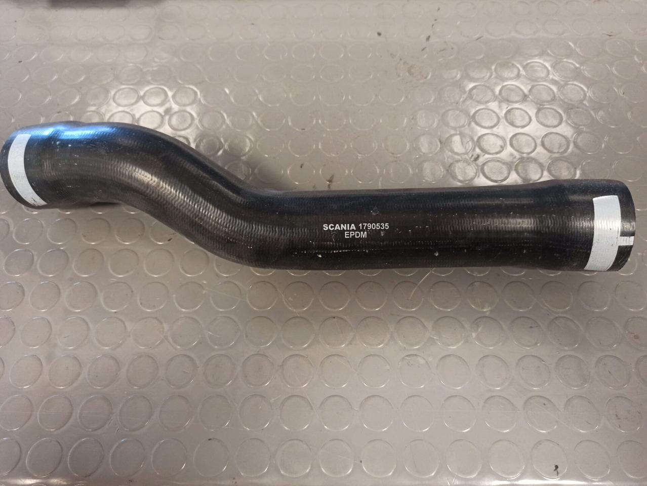 SCANIA COOLANT HOSE - 1790535 - Система охлаждения для Грузовиков: фото 1 SCANIA COOLANT HOSE - 1790535 - Система охлаждения для Грузовиков: фото 1