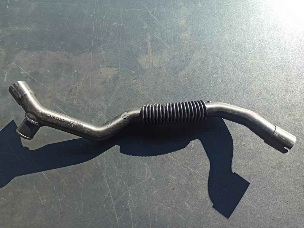 VOLVO OIL FILLER HOSE 20575953 - Двигатель и запчасти для Грузовиков: фото 1 VOLVO OIL FILLER HOSE 20575953 - Двигатель и запчасти для Грузовиков: фото 1