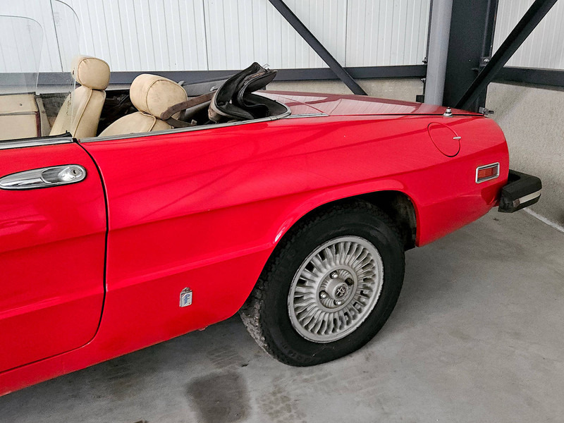 Alfa Romeo Spider 2000 - Легковой автомобиль: фото 5 Alfa Romeo Spider 2000 - Легковой автомобиль: фото 5