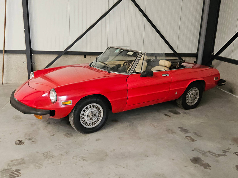 Alfa Romeo Spider 2000 - Легковой автомобиль: фото 2 Alfa Romeo Spider 2000 - Легковой автомобиль: фото 2
