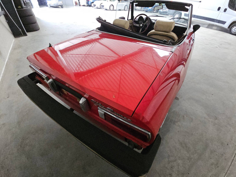 Alfa Romeo Spider 2000 - Легковой автомобиль: фото 4 Alfa Romeo Spider 2000 - Легковой автомобиль: фото 4