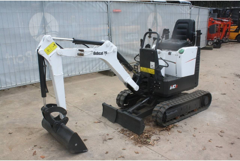 Bobcat E08 - Мини-экскаватор: фото 1 Bobcat E08 - Мини-экскаватор: фото 1