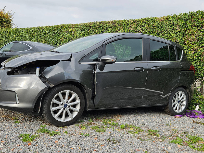 Ford B-Max 1.6 Ti-VCT Powershift - Седан: фото 2 Ford B-Max 1.6 Ti-VCT Powershift - Седан: фото 2