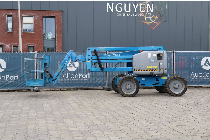 Genie Z-45/25J - Коленчатый подъемник: фото 1 Genie Z-45/25J - Коленчатый подъемник: фото 1