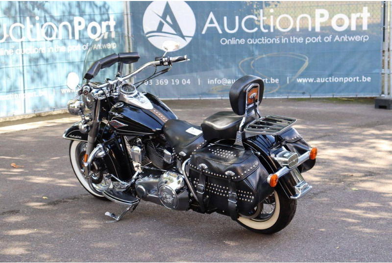 Harley-Davidson Heritage Softail Classic - Мотоцикл: фото 4 Harley-Davidson Heritage Softail Classic - Мотоцикл: фото 4