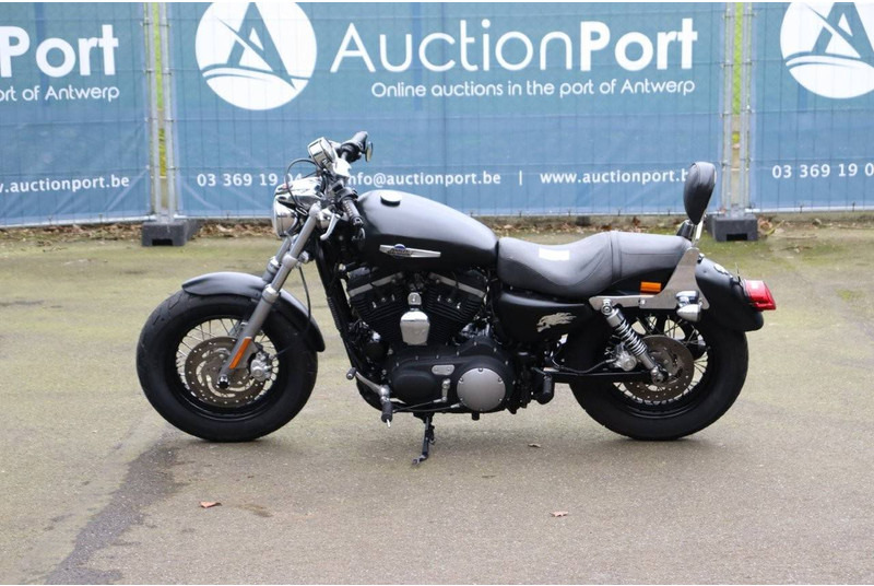 Harley-Davidson Sporster XL1200 Custom - Мотоцикл: фото 2 Harley-Davidson Sporster XL1200 Custom - Мотоцикл: фото 2