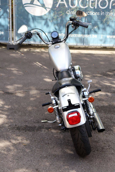 Harley-Davidson Sportster XL 883 Roadster - Мотоцикл: фото 5 Harley-Davidson Sportster XL 883 Roadster - Мотоцикл: фото 5