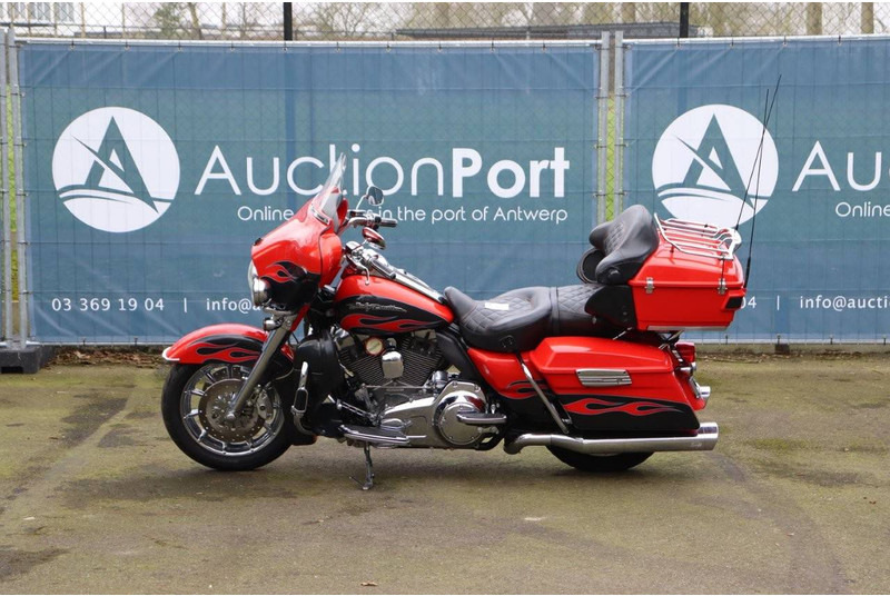 Harley-Davidson Ultra Glide CVO - Мотоцикл: фото 2 Harley-Davidson Ultra Glide CVO - Мотоцикл: фото 2