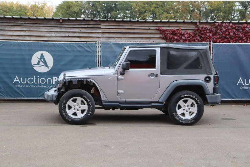 Jeep Wrangler Sport - Внедорожник: фото 2 Jeep Wrangler Sport - Внедорожник: фото 2