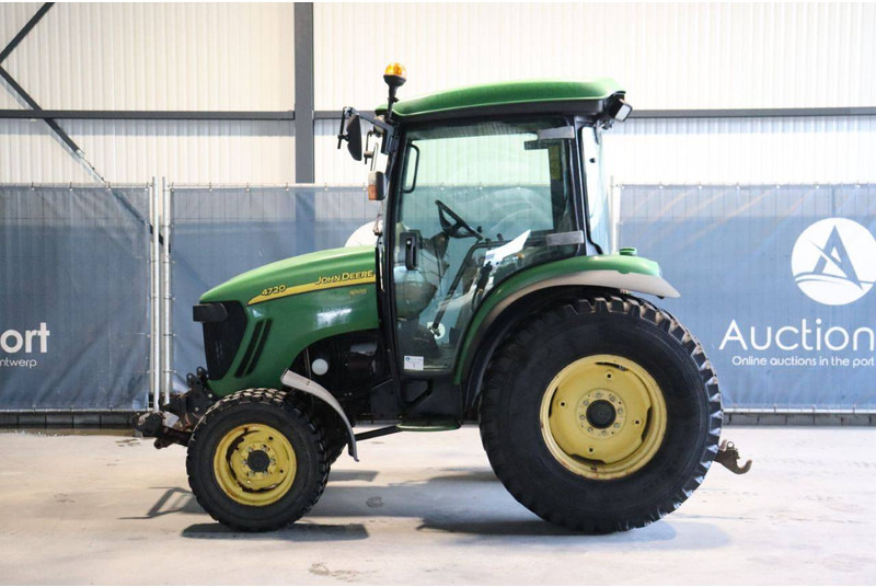 John Deere 4720 - Трактор: фото 2 John Deere 4720 - Трактор: фото 2