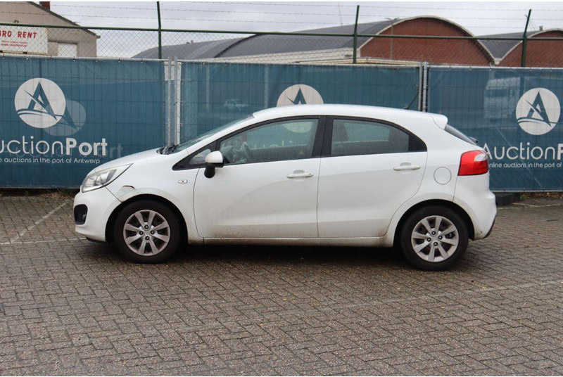 Kia New Rio - Седан: фото 2 Kia New Rio - Седан: фото 2