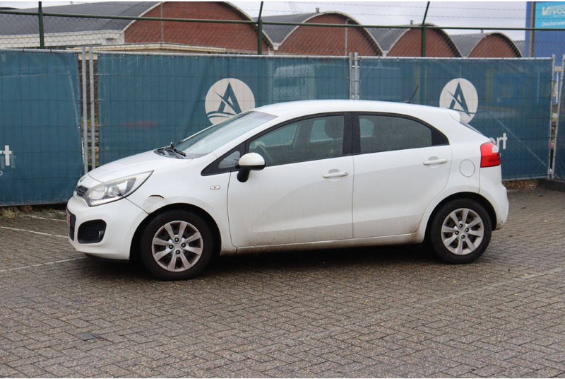 Kia New Rio - Седан: фото 1 Kia New Rio - Седан: фото 1