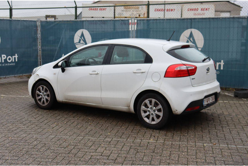 Kia New Rio - Седан: фото 3 Kia New Rio - Седан: фото 3