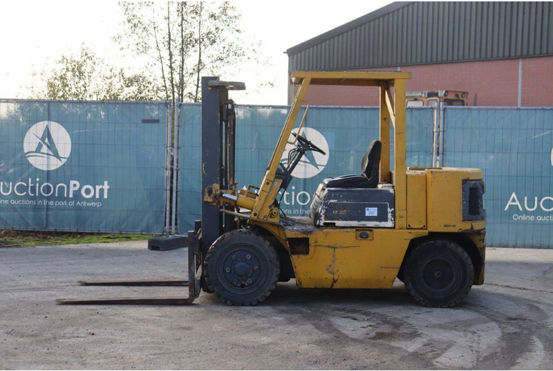 Komatsu - Дизельный погрузчик: фото 2 Komatsu - Дизельный погрузчик: фото 2