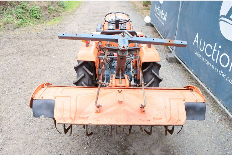 Kubota B1402 - Трактор: фото 5 Kubota B1402 - Трактор: фото 5