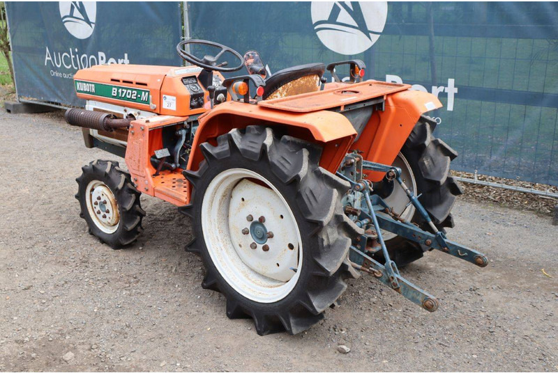Kubota B1702-M - Трактор: фото 3 Kubota B1702-M - Трактор: фото 3