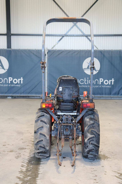 Kubota B2420 - Трактор: фото 5 Kubota B2420 - Трактор: фото 5