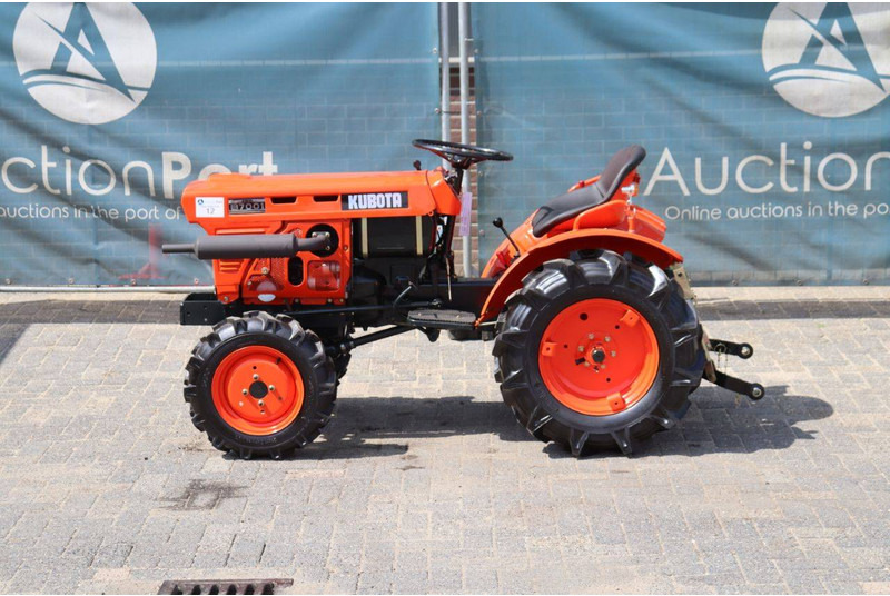 Kubota B7001 - Трактор: фото 2 Kubota B7001 - Трактор: фото 2