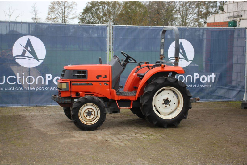 Kubota GT-3 - Трактор: фото 1 Kubota GT-3 - Трактор: фото 1