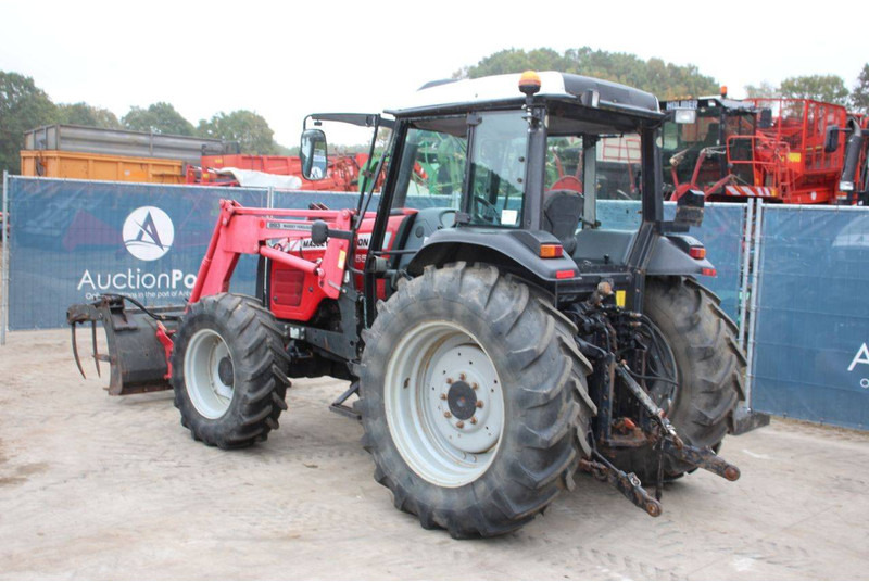 Massey Ferguson MF 4455 - Трактор: фото 3 Massey Ferguson MF 4455 - Трактор: фото 3