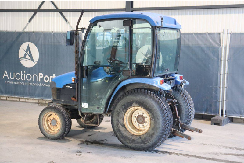 New Holland TC27D - Трактор: фото 3 New Holland TC27D - Трактор: фото 3