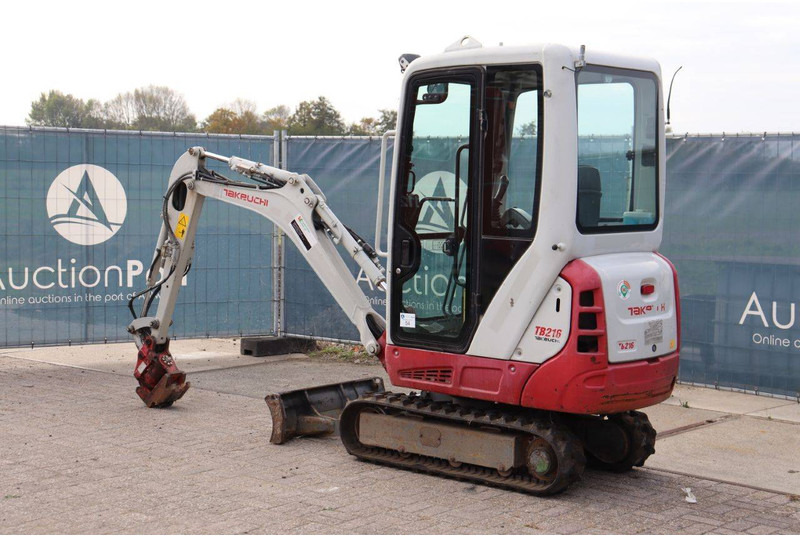 Takeuchi TB216 - Мини-экскаватор: фото 3 Takeuchi TB216 - Мини-экскаватор: фото 3