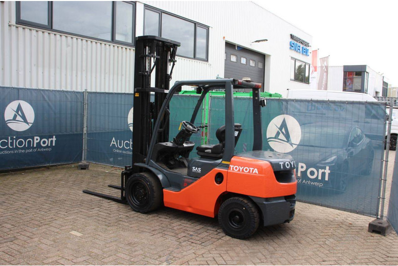 Toyota 02-8FDF30 - Дизельный погрузчик: фото 3 Toyota 02-8FDF30 - Дизельный погрузчик: фото 3