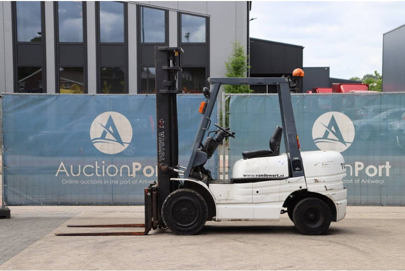 Toyota 62-6FDF30 - Дизельный погрузчик: фото 2 Toyota 62-6FDF30 - Дизельный погрузчик: фото 2