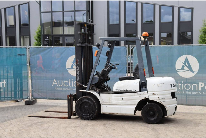 Toyota 62-6FDF30 - Дизельный погрузчик: фото 3 Toyota 62-6FDF30 - Дизельный погрузчик: фото 3