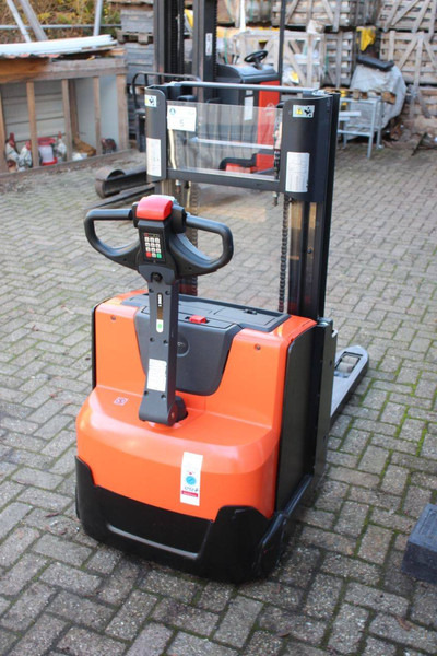 Toyota SWE200D - Штабелер: фото 5 Toyota SWE200D - Штабелер: фото 5