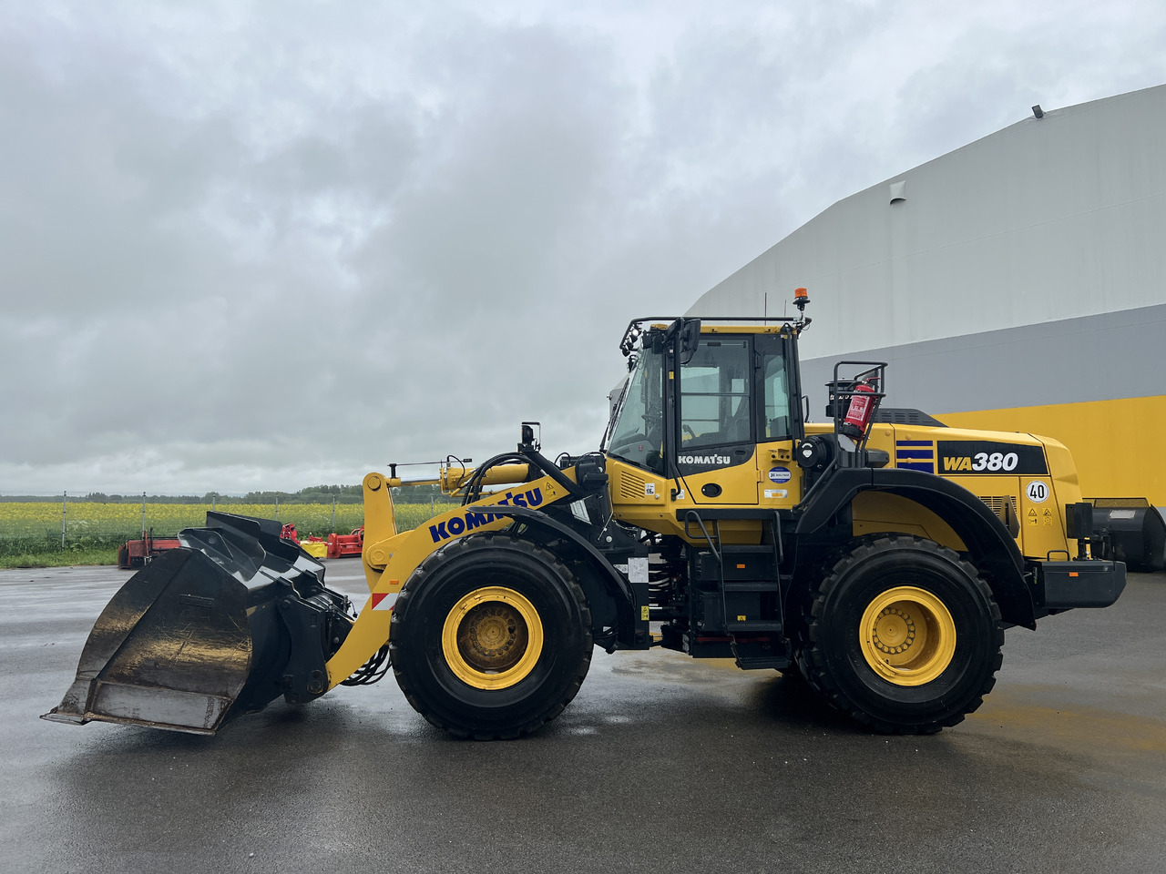 KOMATSU WA 380-8E0 - Колёсный погрузчик: фото 2 KOMATSU WA 380-8E0 - Колёсный погрузчик: фото 2