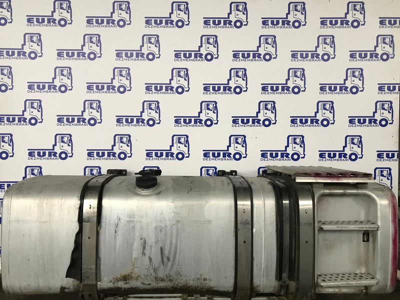 REZERVOR COMBUSTIBIL MAN L=215CM l=65CM H=65CM 81.12201.5650, 81.12201.5600, 81.12201.5572, 81.12201.5608, 81.12201.5670, 81.12201.5685 - Топливный бак для Грузовиков: фото 1 REZERVOR COMBUSTIBIL MAN L=215CM l=65CM H=65CM 81.12201.5650, 81.12201.5600, 81.12201.5572, 81.12201.5608, 81.12201.5670, 81.12201.5685 - Топливный бак для Грузовиков: фото 1