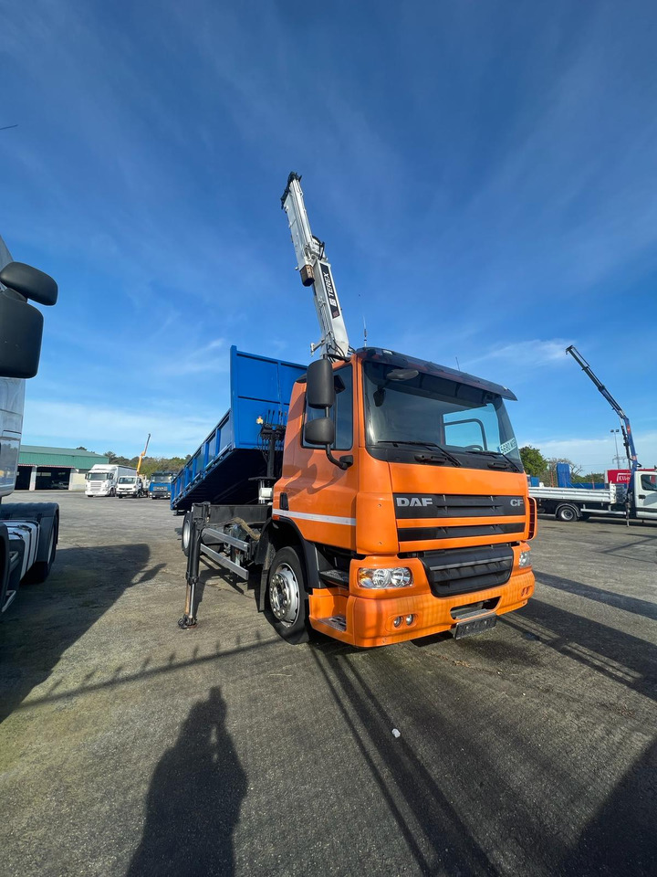 CAMION GRUA Y CAJA BASCULANTE DAF 65.250 - Самосвал, Автоманипулятор: фото 2 CAMION GRUA Y CAJA BASCULANTE DAF 65.250 - Самосвал, Автоманипулятор: фото 2