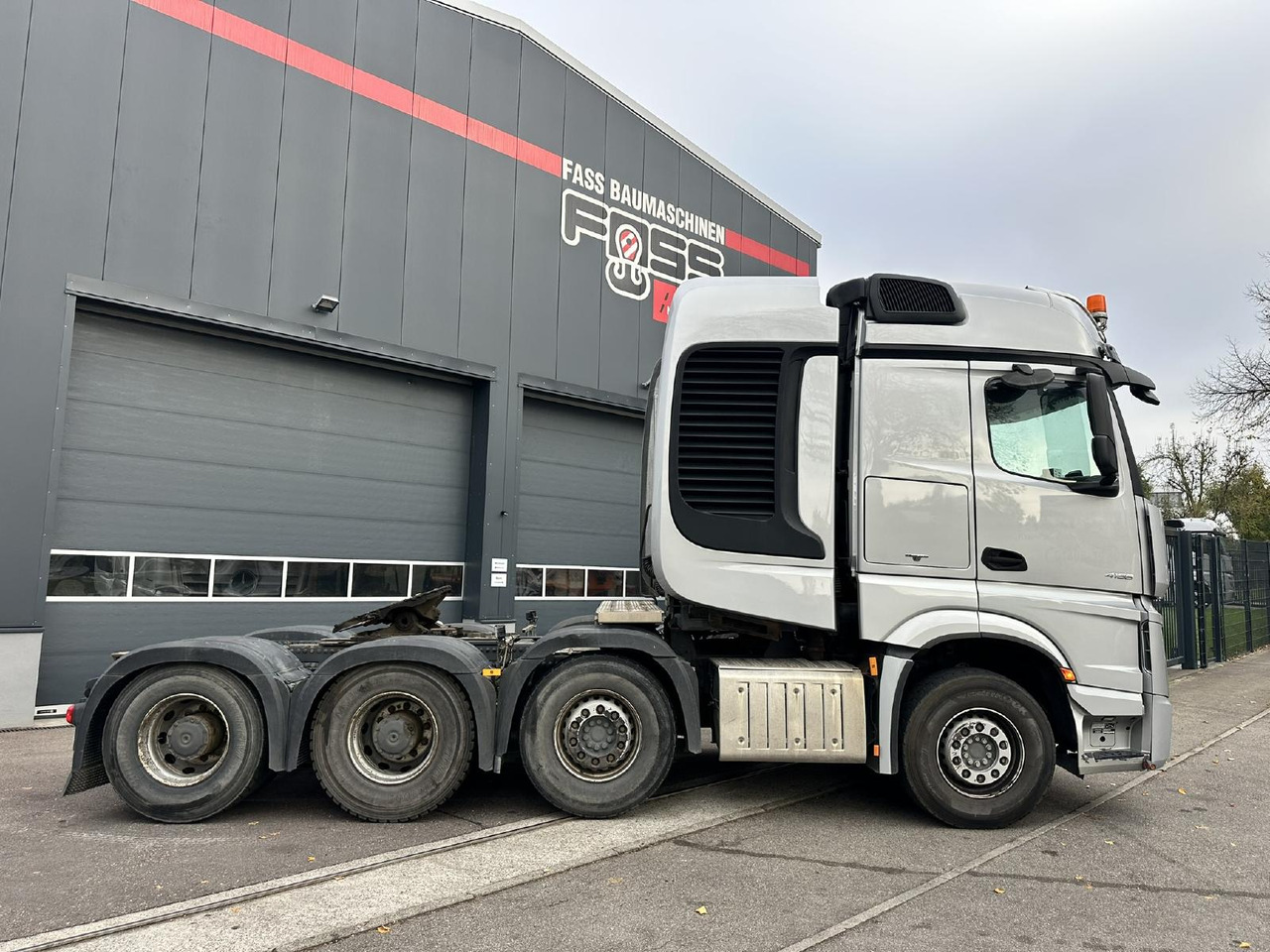 Mercedes Benz Actros 4158 SLT 8x4 (ZGG 155 t) - Тягач: фото 3 Mercedes Benz Actros 4158 SLT 8x4 (ZGG 155 t) - Тягач: фото 3