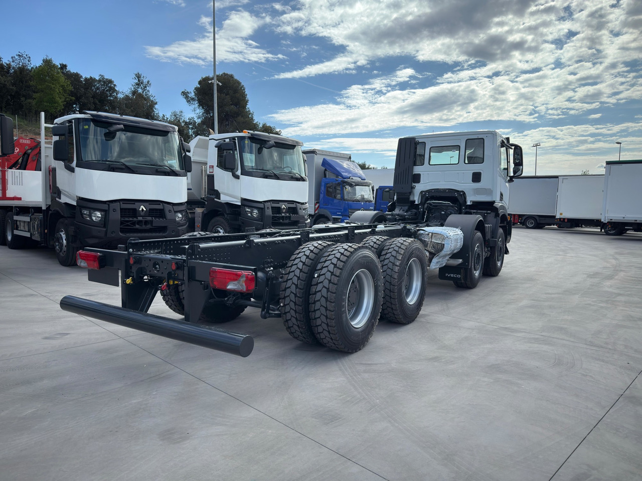 IVECO AD410T50 T-WAY 8x4 E6 (Chassis) - Грузовик-шасси: фото 5 IVECO AD410T50 T-WAY 8x4 E6 (Chassis) - Грузовик-шасси: фото 5